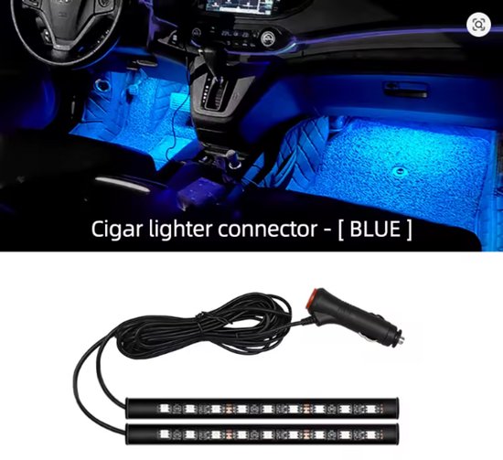 Interieurverlichting met blauwe LED-strips die de vloer en beenruimte verlichten.