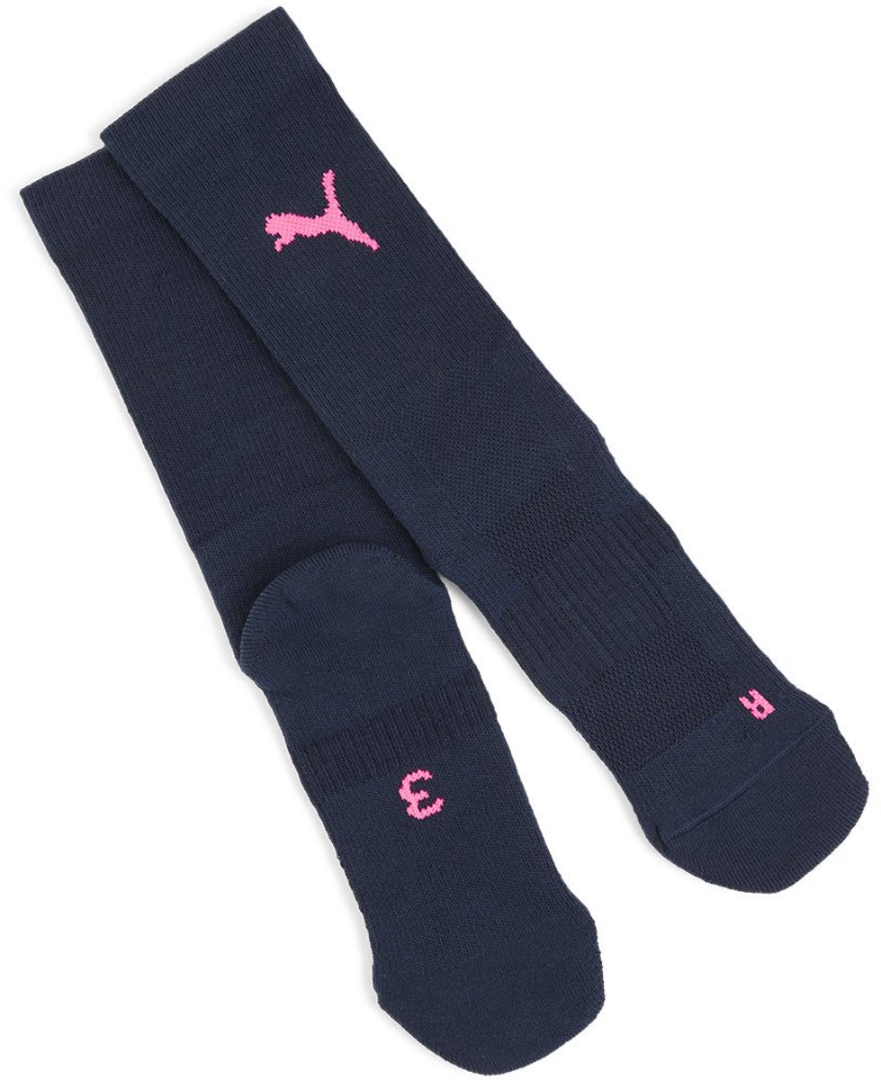 Korte blauwe PUMA voetbalsokken voor EU 35-38, met roze logo en nummer 3, geschikt voor mannen en vrouwen.