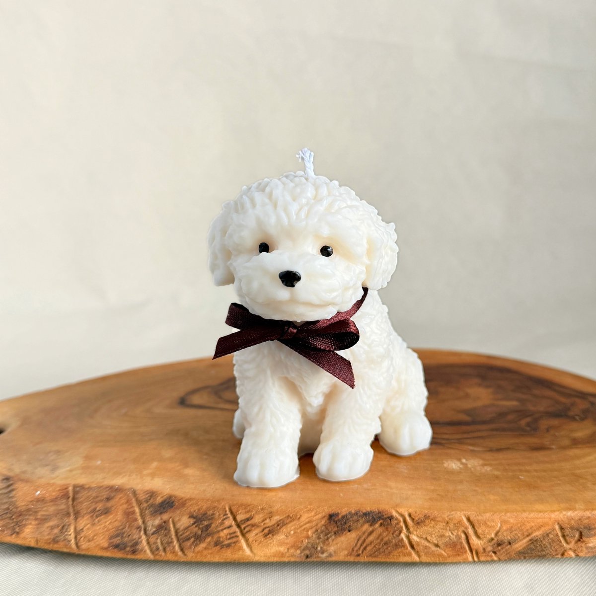 Kleine puppy kaars – Hond kaars - Handgemaakte plantaardige kaars van koolzaadwas – Crème hond decoratie – Duurzaam & vegan- Maat M
