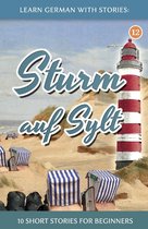 Boek 'Sturm auf Sylt' met strandhuisjes en een vuurtoren op een zonnige dag.