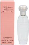 Estée Lauder Pleasures Eau de Parfum spray 50 ml, in een roze verpakking met horizontale strepen.