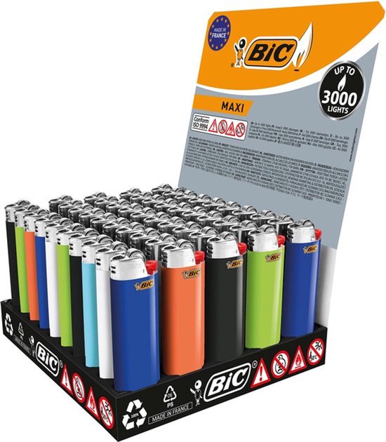 Présentoir de 50 briquets BIC Maxi de couleurs variées : vert, orange, bleu, blanc, noir et rouge. Haut du présentoir avec logo BIC et 'Jusqu'à 3000 allumages'.