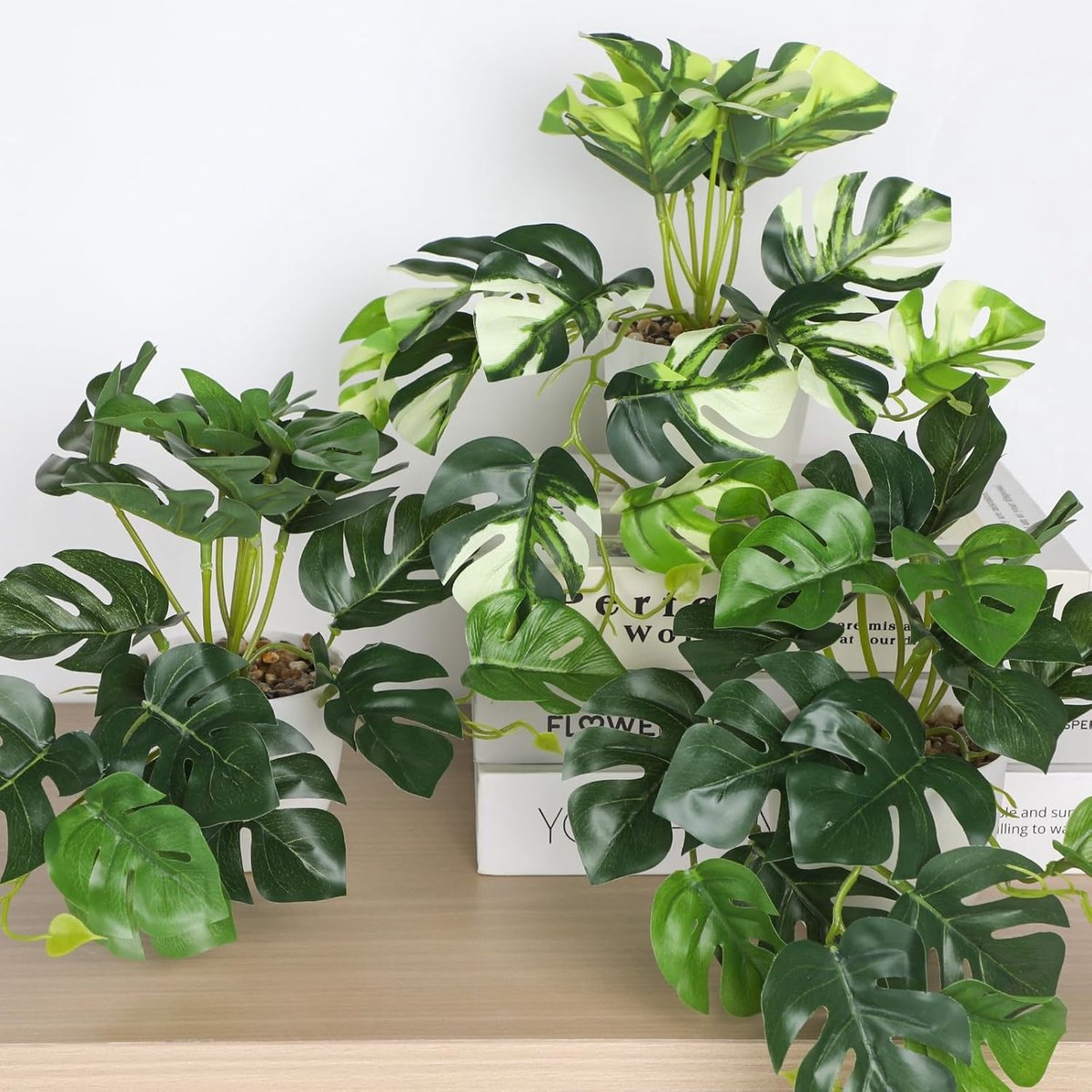 Famanu - Set van 3 kunstplanten, 20 cm, zeer realistisch, met witte kunststof potten, tropische Monstera-plant voor binnen en buiten, voor balkon, slaapkamerdecoratie