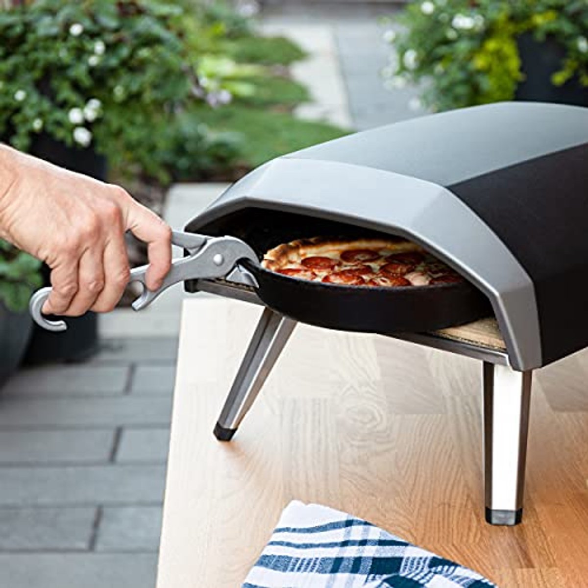 Premium Pizza Pan Gripper 20cm - Cast Aluminum Heavy Duty Clip for Oven and Microwave