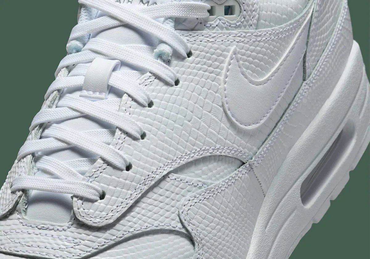 triple white air max 1