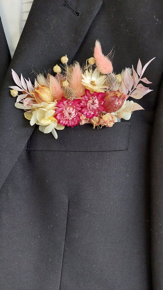 Trendy en stijlvol zakboutonnière voor bruidegom met gedroogde bloemen, boutonnière bruidegom, corsages bruidegom