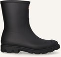 Zwarte Hunter regenlaars met dikke zool en profiel, rode logo.