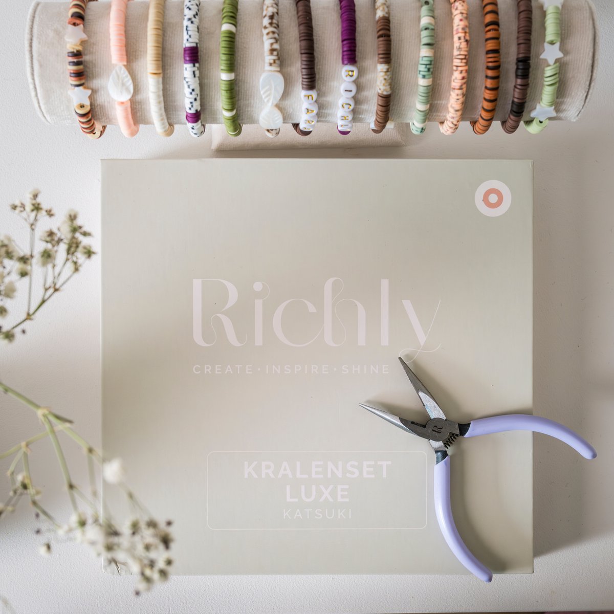 Richly® Kralen set Luxe Katsuki - Armbandjes maken meisjes - gratis E-BOOK - Complete set & Premium verpakking - 6 Bedels & Gouden RVS-accessoires - Sieraden Maken volwassenen - Letterkralen - Kralenketting - Knutselen meisjes — afbeelding 9