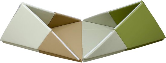 Opvouwbare foam mat met geometrische vormen in beige, lichtgroen en wit.