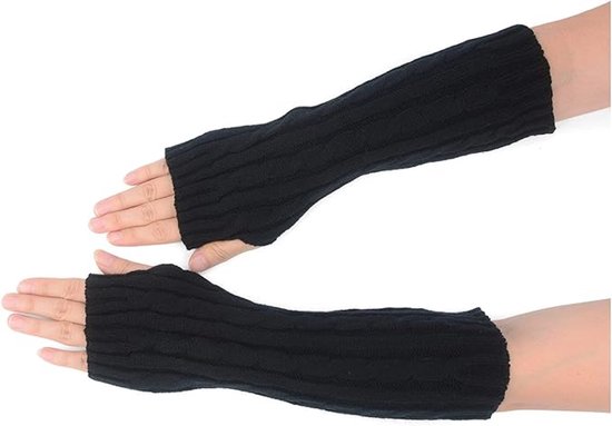 Twee zwarte gebreide vingerloze handschoenen met ribbelpatroon, bedekken de onderarm.
