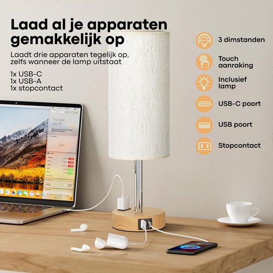 Lampe de table en bois avec abat-jour en lin et ports USB chargeant un ordinateur portable, un téléphone et des écouteurs.