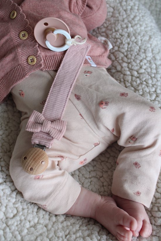 Speenkoord strik - katoen - roze kleur - houten knop - fopspeen - accessoires baby - speenketting - baby - kraamcadeau - rib stof - speenkoord meisje van Little Lann. — afbeelding 4