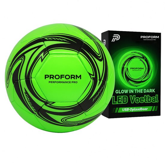 Lichtgevende groene voetbal met zwarte patronen naast de verpakking. "GLOW IN THE DARK LED VOETBAL" tekst.