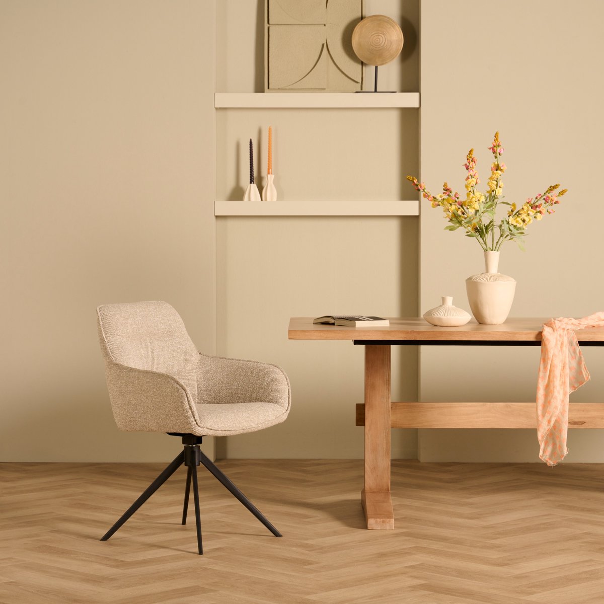 Woonexpress Eetkamerstoel Look - Bouclé Beige - Draaibaar met ARS & Zwarte Spinpoot Beige/Bruin