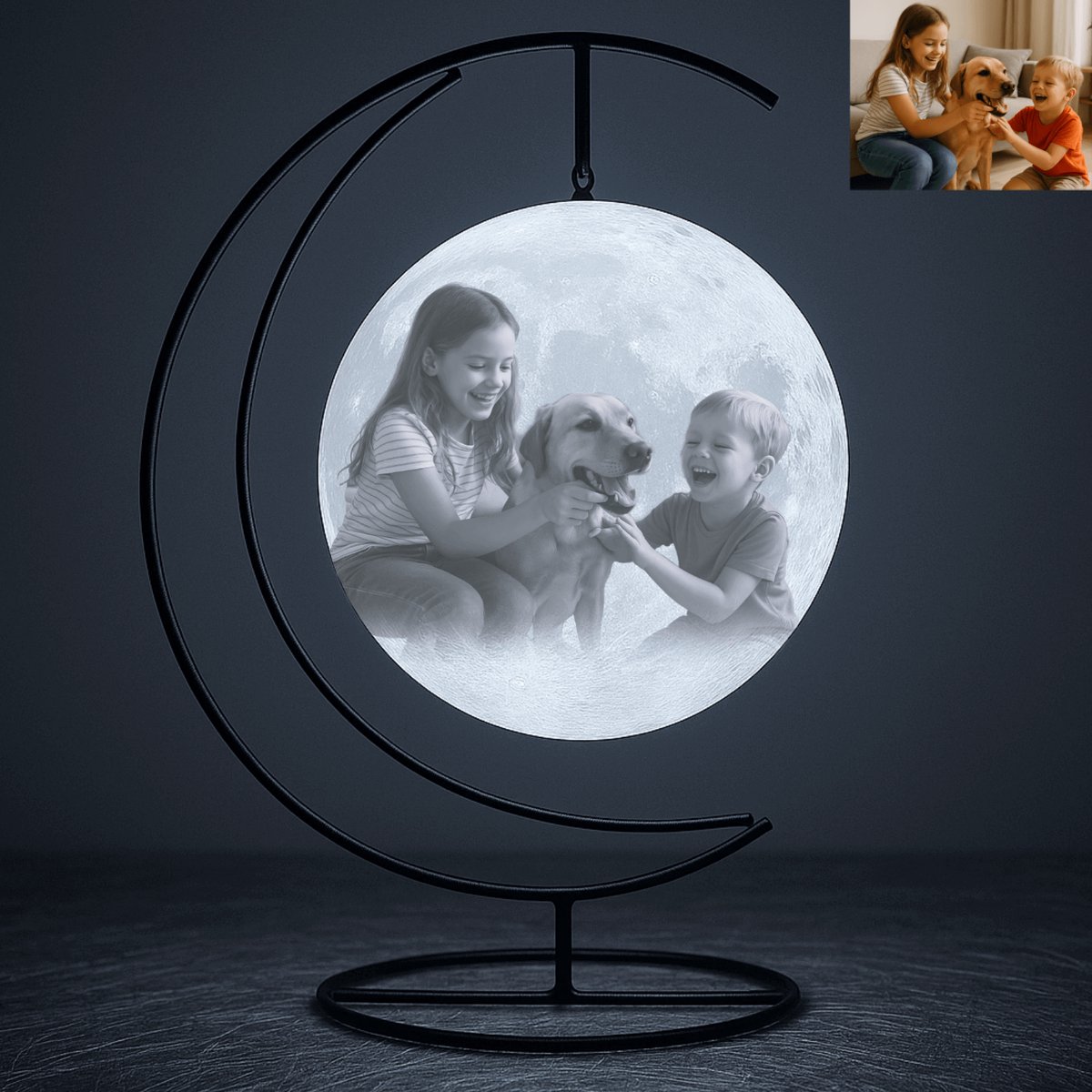 Gepersonaliseerde Maanlamp - Ophangbeugel - Maat: 15cm - Stijl: 3 kleuren - Eigen Foto en Tekst - Tafellamp - Maanlamp - Gepersonaliseerde Cadeau - Rouw Geschenk - Aandenken - Moonlight - Moederdag - Vaderdag - Kerstcadeau - Valentijn