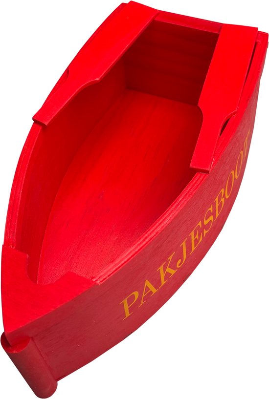 Rode houten pakjesboot, van bovenaf gezien, met gele tekst "PAKJESBOOT".
