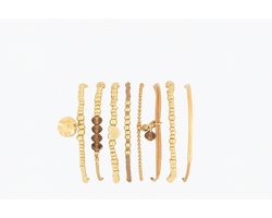 Set van 7 goudkleurige armbanden voor dames met kralen, bedels en bruinaccenten – dames armbanden set in natuurlijke tinten