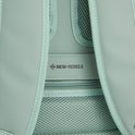Mintgroene rugzak met "NEW REBELS" logo op een lichtgroen label.