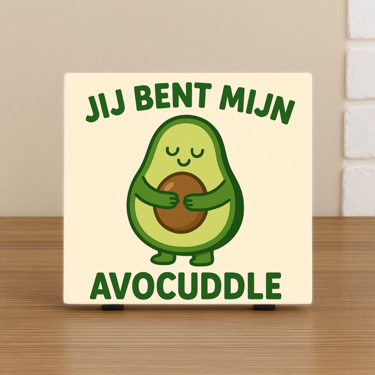 CreaCraft Spreuk Tegel 10,5x10,5cm – Liefde Humor – Jij bent mijn Avocuddle – Trendy Nu –Decoratie – Zomaar – Decoratief Tegeltje met Standaard – Cadeau Idee Illustratie