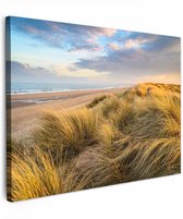 Tuinschilderij voor buiten 100x70 cm - Tuindecoratie Gras - Duinen - Strand - Zomer - Tuinposter op canvas - Tuin muurdecoratie - Buitenschilderij decoratie - Schutting wanddecoratie - Buitencanvas