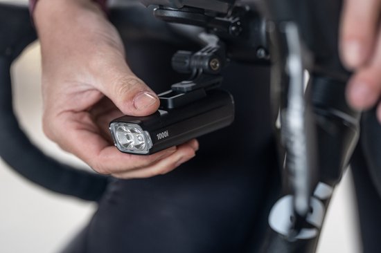 BBB Cycling NanoStrike 1000i Plus Koplamp Fiets - Met Afstandsbediening - 1000 Lumen - USB Oplaadbaar - Brandtijd: 50 uur - IPX6 Regenbestendig - Fietsverlichting Racefiets & Mountainbike - BLS-267i — afbeelding 4