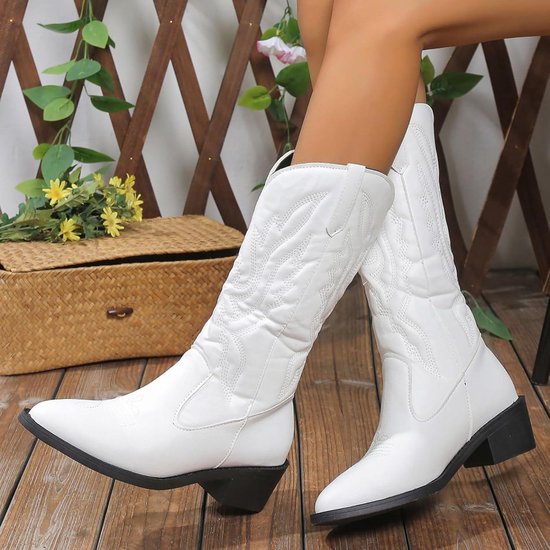 DREAM PAIRS Cowboylaarzen voor dames, comfortabele slip-on laarzen met ritssluiting aan de zijkant en dikke hak, geborduurde retro cowgirllaarzen voor themafeest, country concert, Huid, 41.5 EU DREAM PAIRS Cowboylaarzen voor dames, comfortabele slip-on laarzen met ritssluiting aan de zijkant en dikke hak, geborduurde retro cowgirllaarzen voor themafeest, country concert, Huid, 41.5 EU