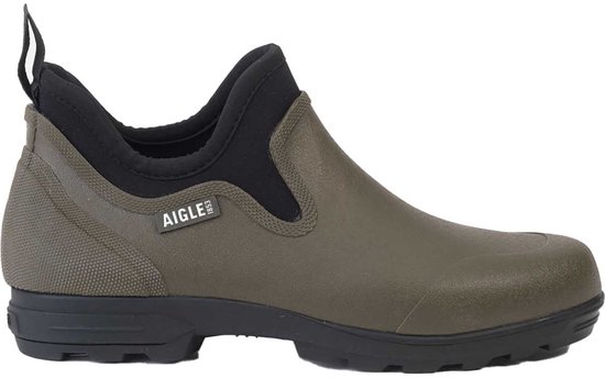 Kaki Aigle laarsje, zijaanzicht. Zwarte zool en zwarte neopreen kraag.
