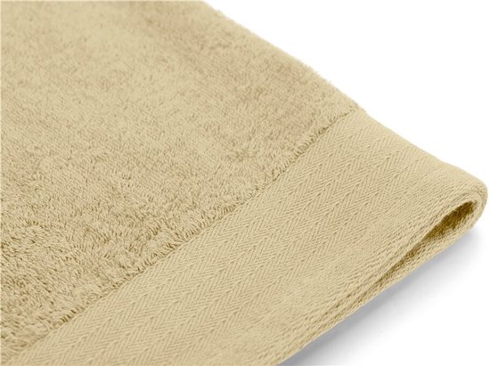Close-up van een lichtgele handdoek met een beige zoom met visgraatmotief.