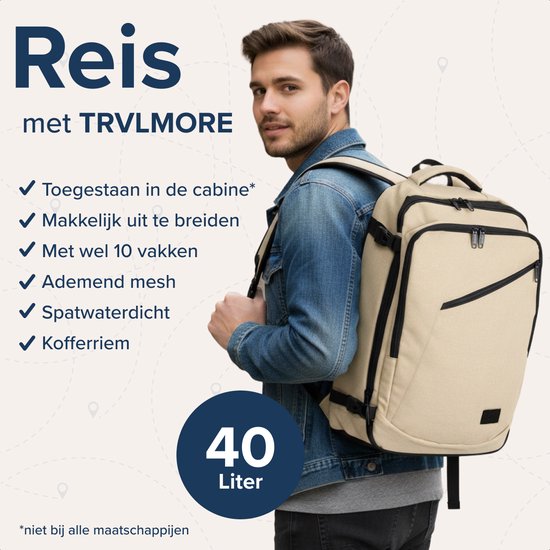 Man met beige TRVLMORE 40L rugzak, 'Reis met TRVLMORE' tekst met productvoordelen.