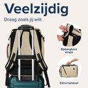 Beige rugzak op een koffer met opbergbare straps en extra handvat, 'Veelzijdig' tekst.