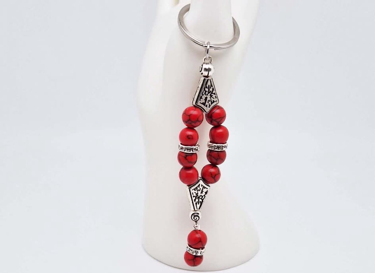Handgemaakte Harmony Sleutelhanger van natuursteen "Rode Howliet" en metaal - diameter kralen 10mm - Aantal stenen10- Een mooi cadeau-idee en een bijzonder aandenken