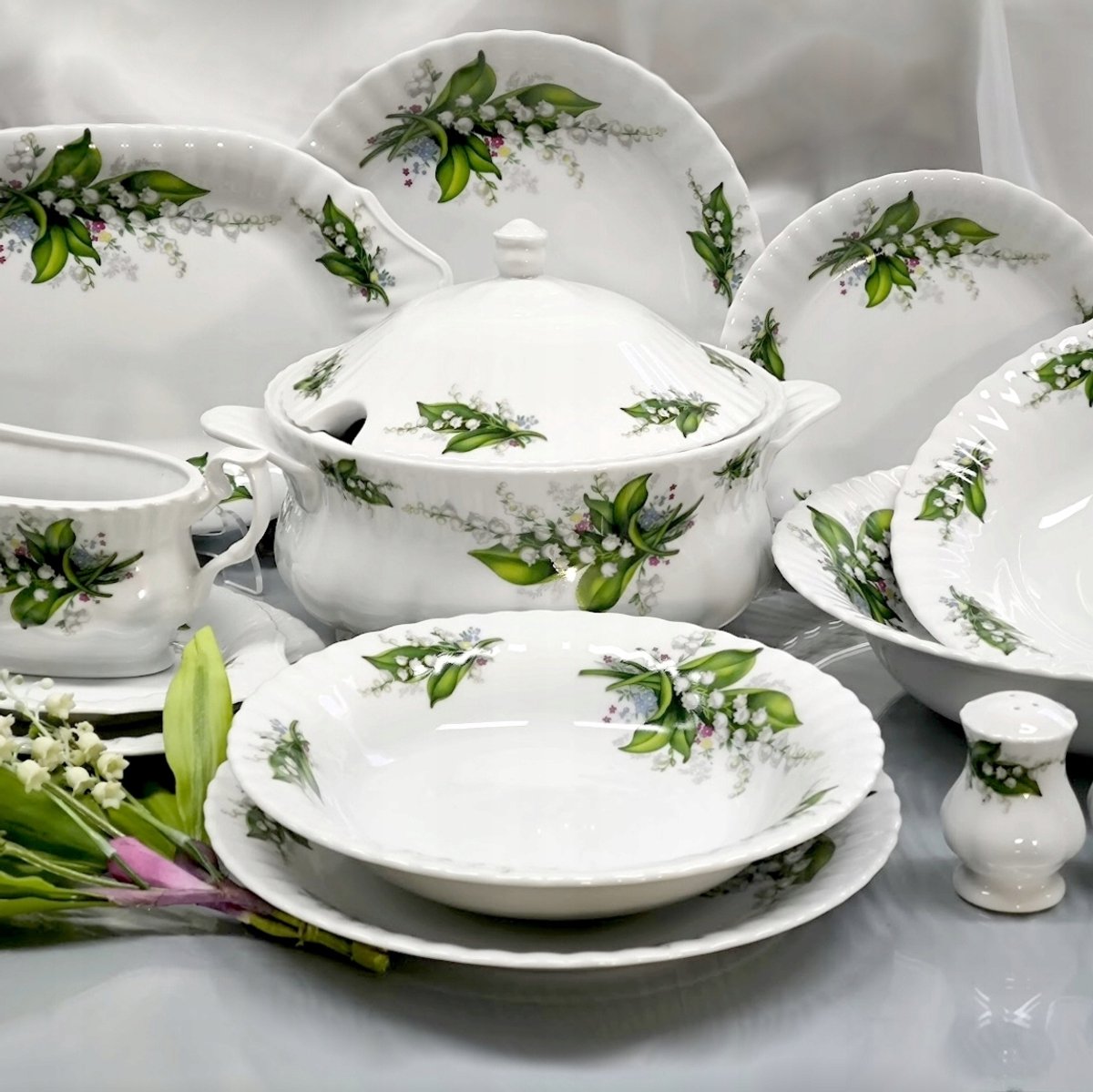 66-delig servies 6 personen 'Konwalia' 805 - Chodzież porselein