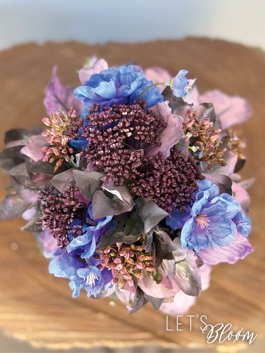 Bruidstaart met handgemaakte bloemen op een tak B161 - Het Taartgeheim