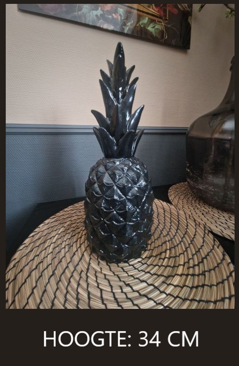 TYPE 110 - DECORATIEVE ANANAS IN ZWARTE KLEURSTELLING - HOOGTE 34 CM - POLYRESIN - DECORATIE - BEELD