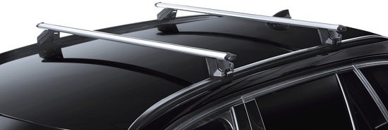 Porte-bagages en aluminium argenté montés sur le toit d'une voiture break noire.