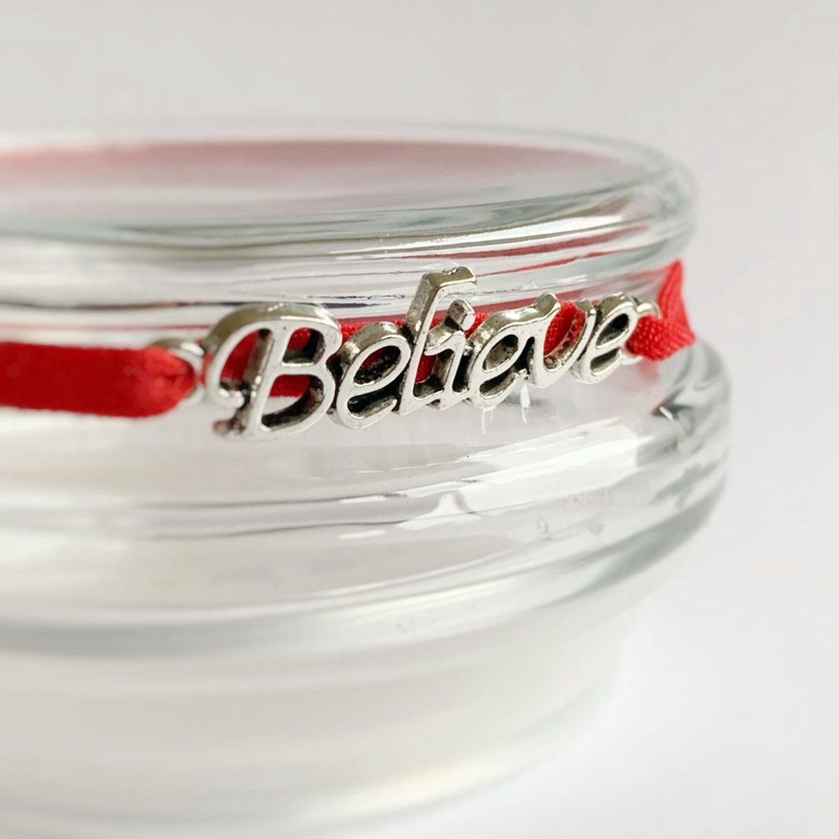 SportPresent® -Armband - Believe - Rood - Elastiek - Sport - Tekst - Courage - Winner - Tennis - Geel