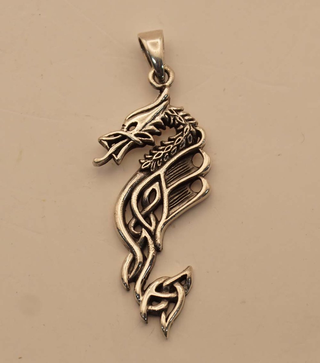 Zilveren hanger draak met knoop - sterling zilveren keltische draak hanger - dragon pendant 925 zilver - mooie dragon hangertje - stoere heren hanger - leuke dames bedel voor aan ketting