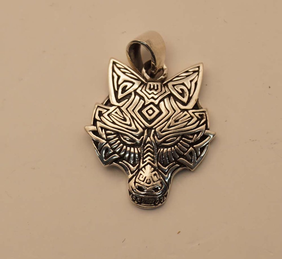 Zilveren hanger keltische wolvenkop - 925 zilver hanger wolvenkop - celtic hangers voor aan ketting - zilveren keltische bedel voor aan ketting - dieren keltische hangers zilver - animals celtic pendant