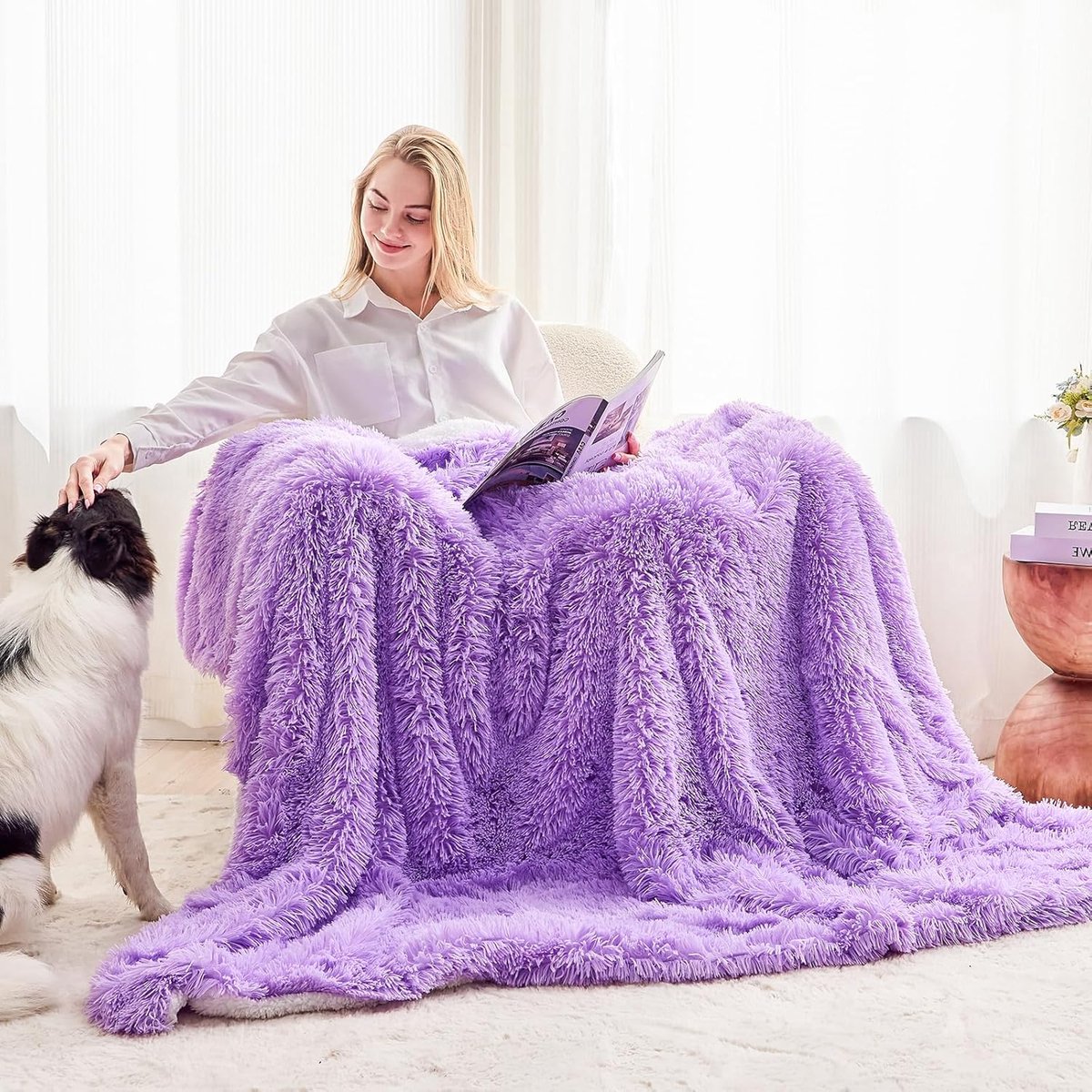 EMME Faux Knuffeldeken Pluizig, 220 x 240 cm, Vachtdeken, Bont Wollen Deken, Woondeken, Super Zacht, Pluche, Warme Gezellige Fleecedeken, Dik, Elegant, Sprei Voor Bank en Bed, Paars