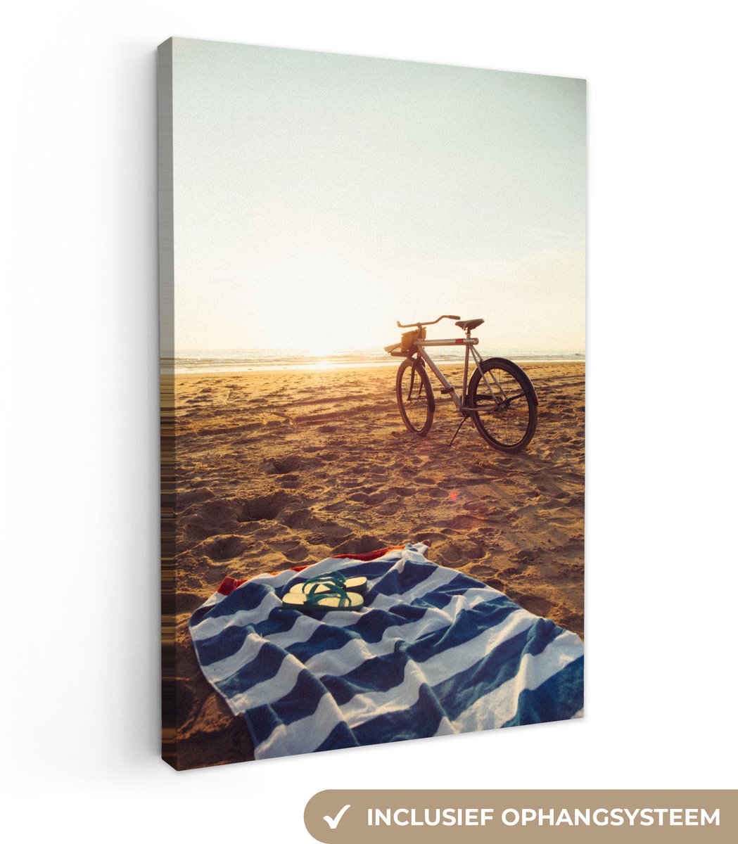Canvas schilderij 40x60 cm - Wanddecoratie Strand - Fiets - Handdoek - Muurdecoratie woonk
