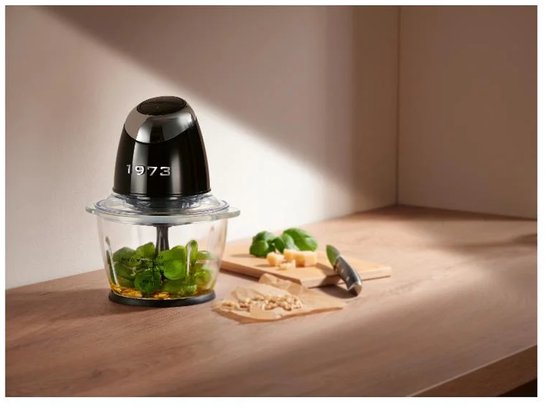 SILVERCREST® Multihakker - Elektrische hakmolen - Inhoud: 1,2 L - Vermogen: 500 W - Bruikbare inhoud: max. 0,5 l - Met 2 snelheidsstanden - Voor het hakken van groenten, kruiden, uien, noten etc. - Ook geschikt voor het vermalen van ijs - Zwart — afbeelding 4
