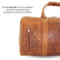 Cognac leren weekendtas met een handig voorvak met rits voor kleine spullen zoals paspoort, sleutels of telefoon.