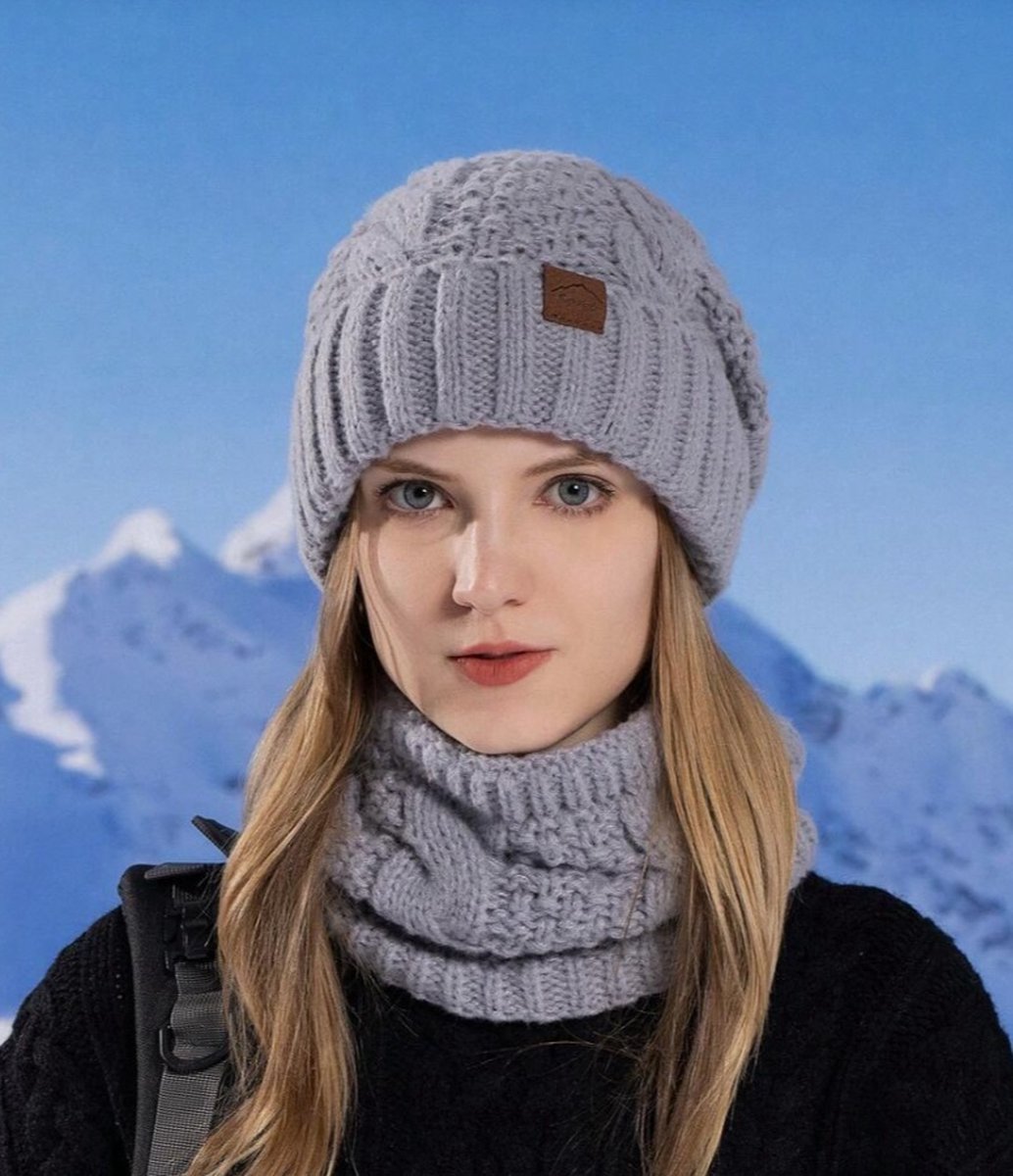 Sjtoer® Luxe Gebreide Beanie / Grijs / Gevoerde Col / Sjaal / Warme muts / Wintersport / Col Ski Muts / Set / Heren Dames / Sjtoer / Cadeau