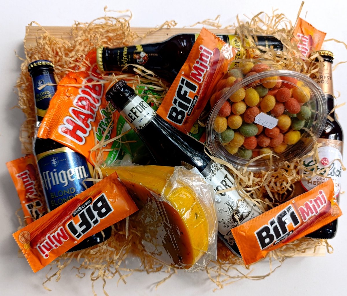 Opkikker Bierpakket 0.0% – Alcoholvrij Beterschap Cadeau – Met Snacks en Zoetigheid – Opvrolijk Cadeau voor Hem