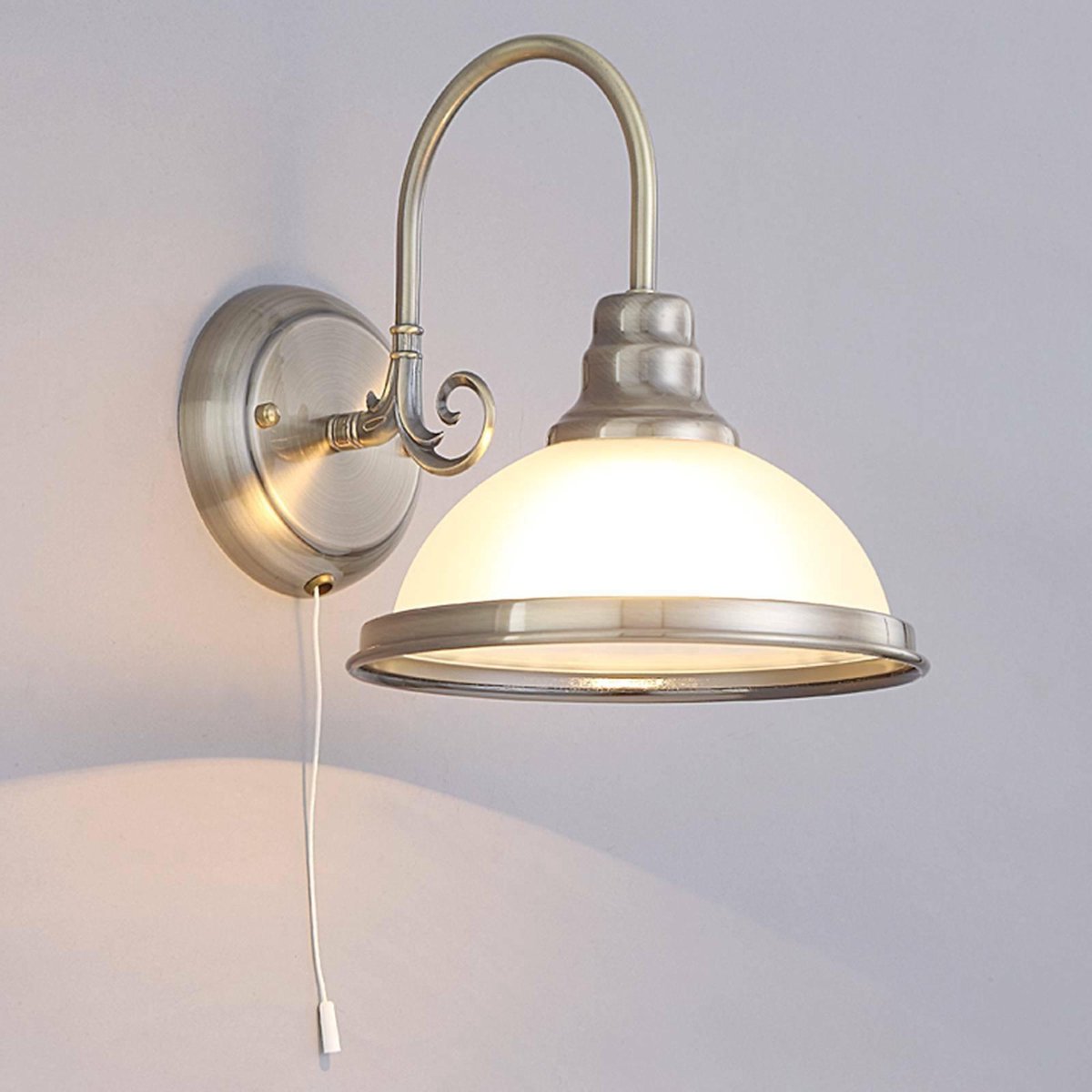 Lindby - wandlamp - 1licht - glas, metaal - H: 24 cm - E27 - wit, klassiek messing