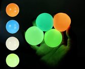 DiamondGoods Sticky Balls 4x - 4 kleuren - Groen - Blauw - Oranje - Wit - Globbles - Sticky Wall Balls - Glow In The Dark - TikTok - Fidget Toy - Plakbal - Stress Verlagend - Klevende Bal