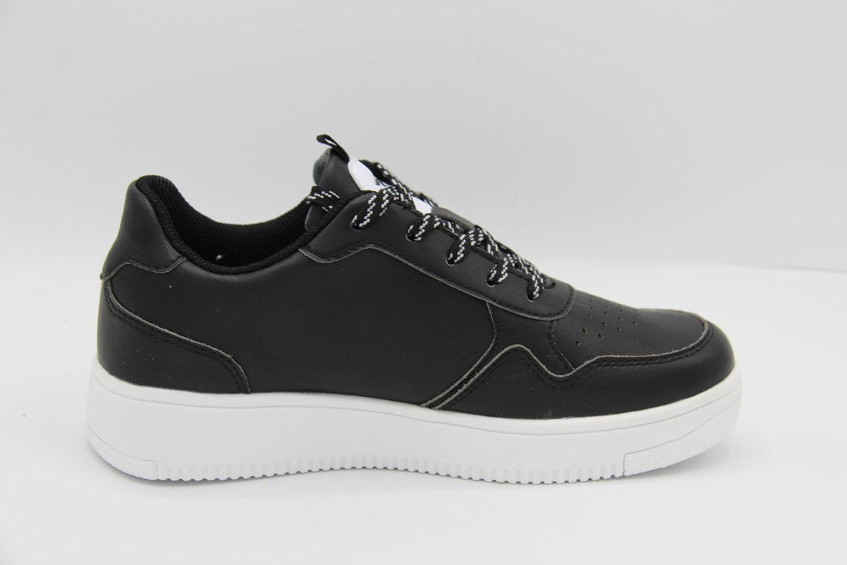 Piedro Sport Zwarte sneaker met witte vlakke zool- maat 37 - Schoenen.nl