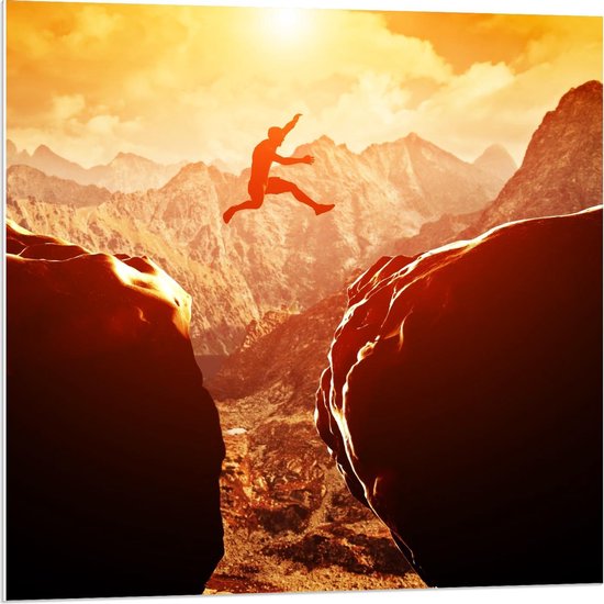 Forex - Springend Persoon op Rotsen - 80x80cm Foto op Forex
