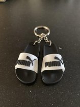 Sleutelhanger Puma - slipper - zwart wit - siliconen - gifts