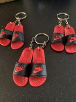 Sleutelhanger Nike - slipper - rood-zwart - siliconen - gifts